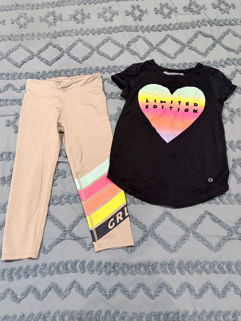 GapFit Girls Activewear Set | Gray Capri Leggings & Limited Edition Tee  Medium